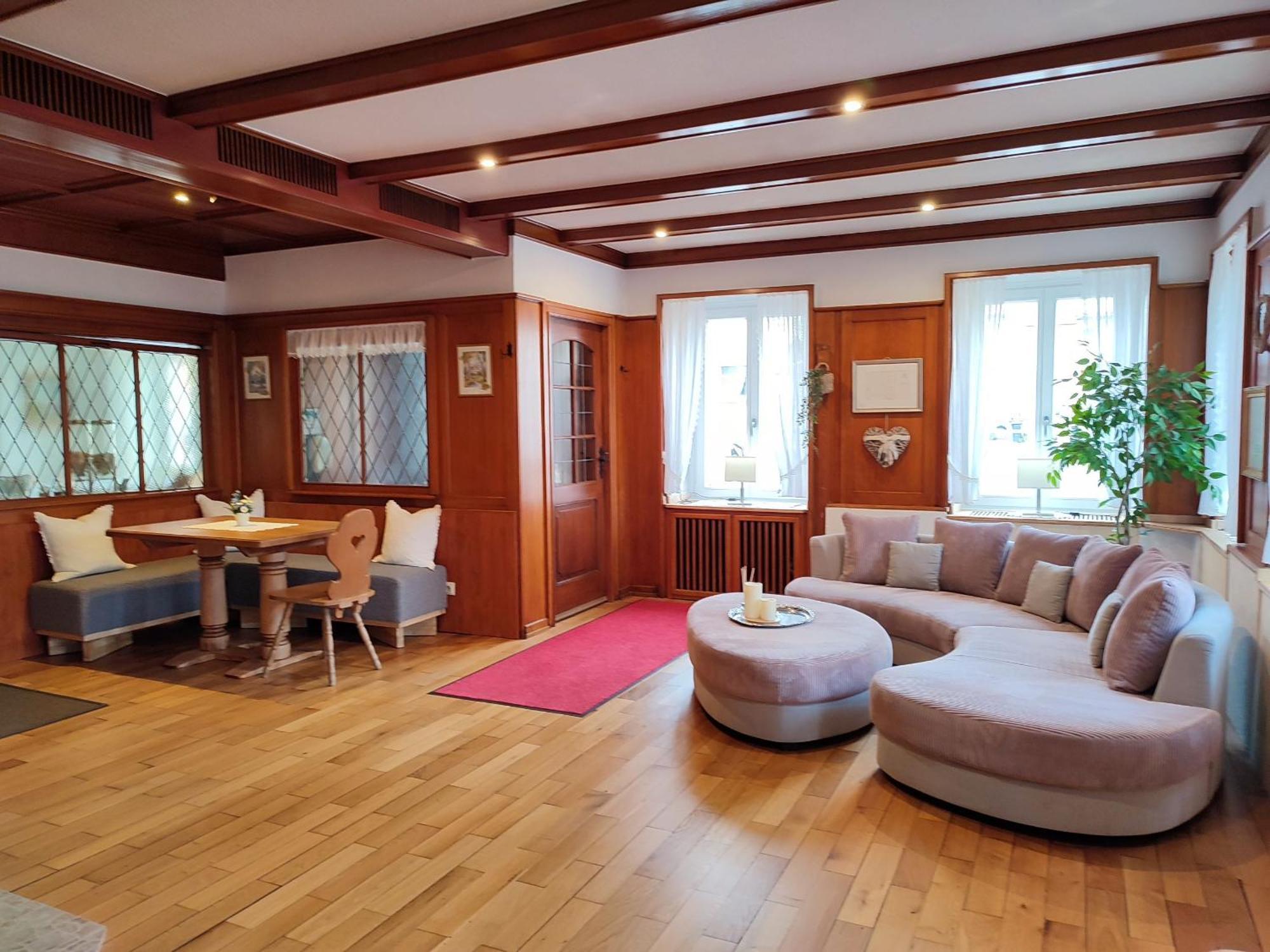 Boutique-Hotel Krone เดนซ์ลิงเงน ภายนอก รูปภาพ
