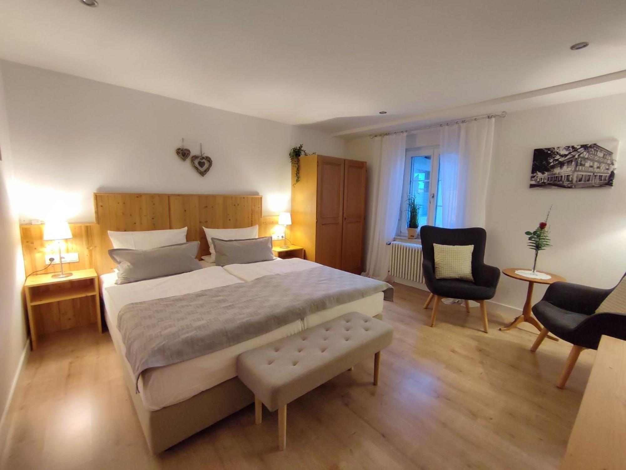 Boutique-Hotel Krone เดนซ์ลิงเงน ภายนอก รูปภาพ